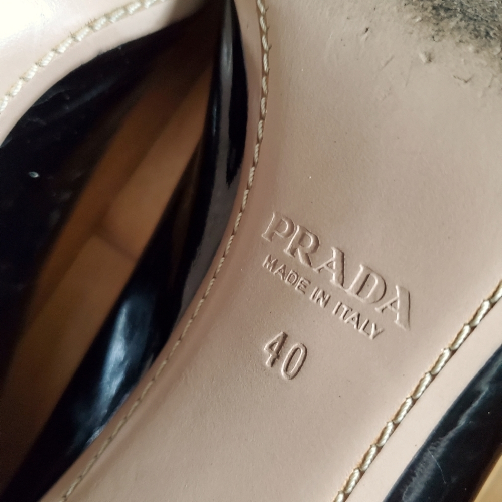 Prada Black Patent Leather Pumps, EU 40 - Picture 9 of 11